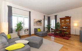 Charming Apartment With Parking!